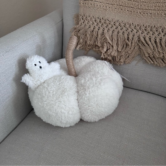 NEW Cupcakes & Cashmere Sherpa pumpkin ghost pillow - Picture 6 of 7